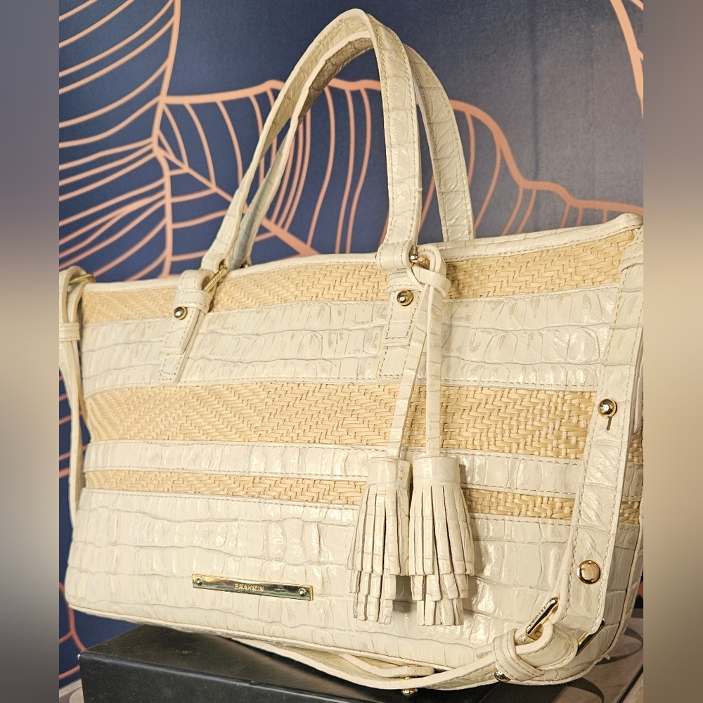 BRAHMIN WHITE AND CREAM DRAGON SKIN, Elegant Handbag